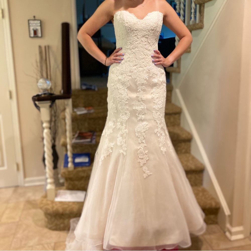 Elegant White Lace Strapless Gown